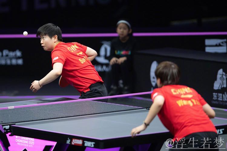 孙颖莎举动引热议,混双夺冠国乒陪练默默等待,刘国梁一语成真 孙颖莎举动引热议,混双夺冠国乒陪练默默等待,刘国梁一语成真